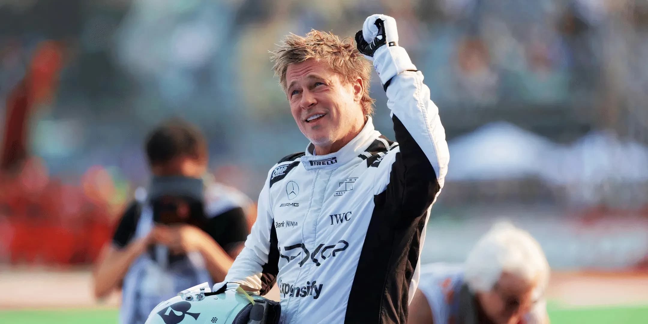 布拉德·皮特二十年赛车梦终圆：F1电影幕后惊险时刻全记录