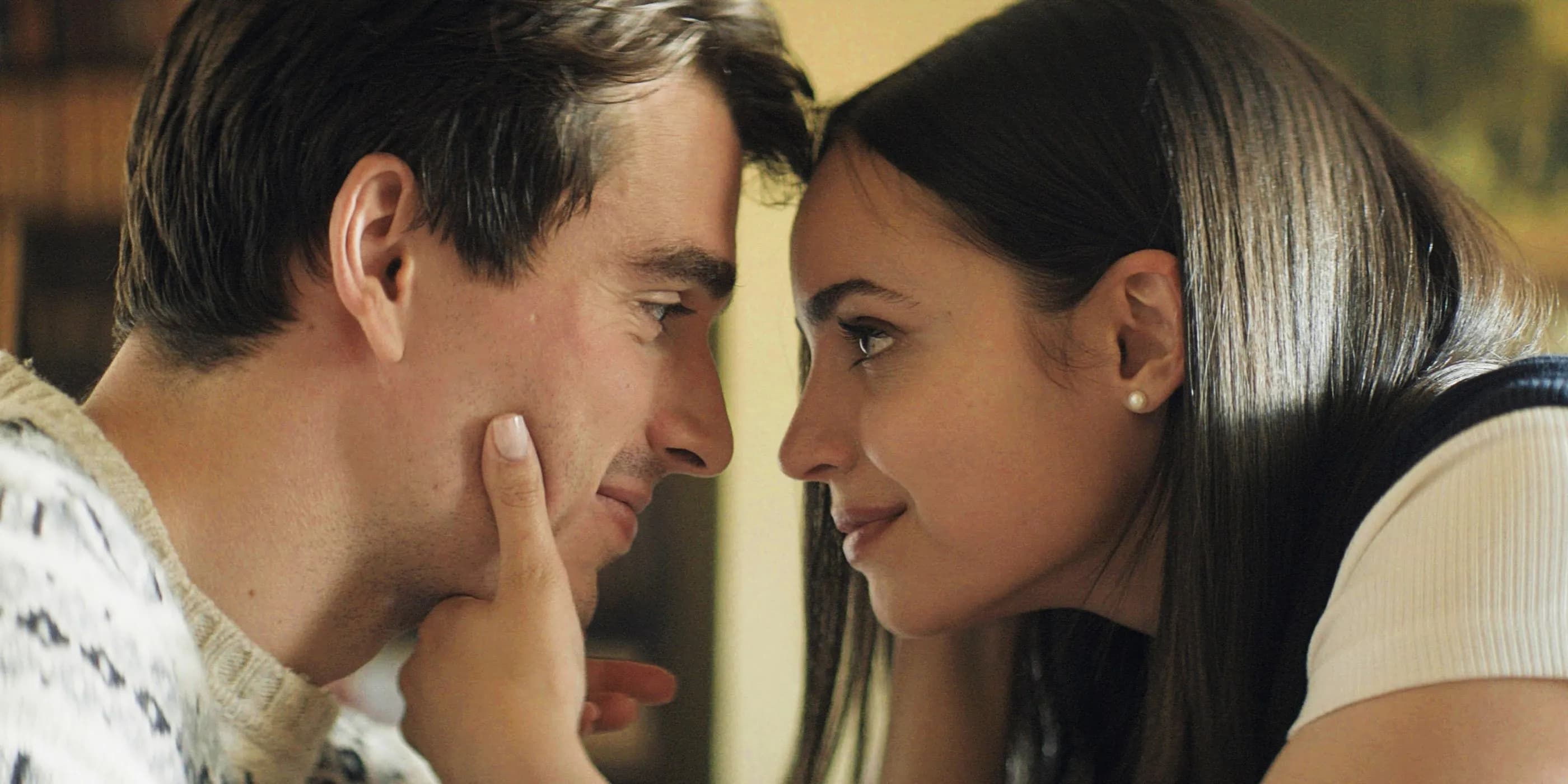 索菲亚·卡森新片《我的牛津岁月》遭遇烂番茄低分，延续其Netflix作品口碑不佳趋势