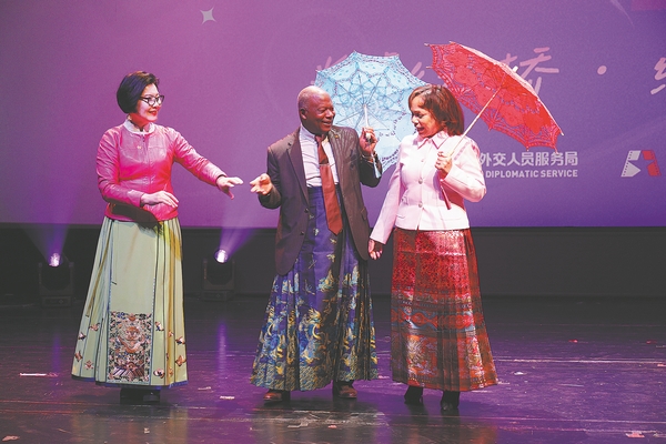 各国外交官齐聚北京电影学院,感受中国电影魅力